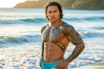 moana bikini male model age